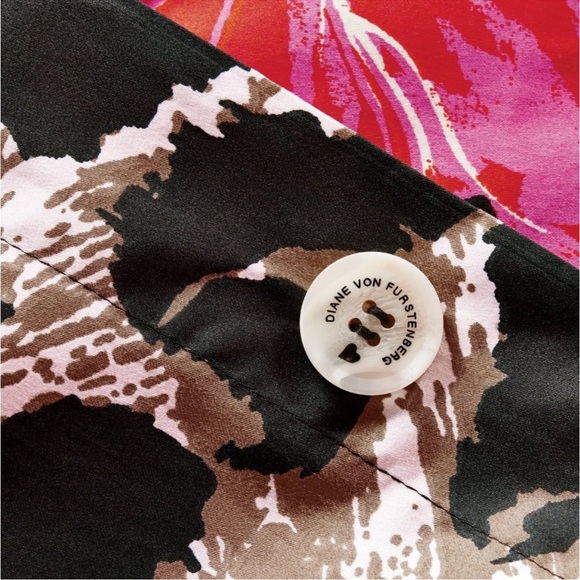 Comforter Bed Set with matching sheets and pillows. - Picture 5 of 14